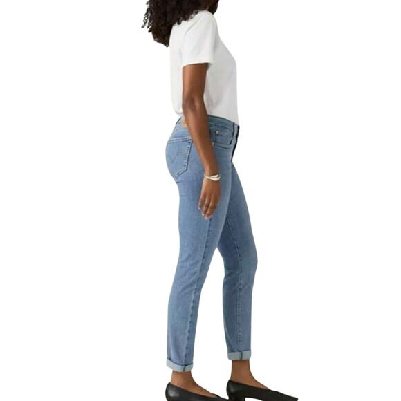 Levi's Boyfriend Midrise Stretchy Medium Wash Jeans Sz 30 / 27 inseam Preloved - Picture 3 of 3